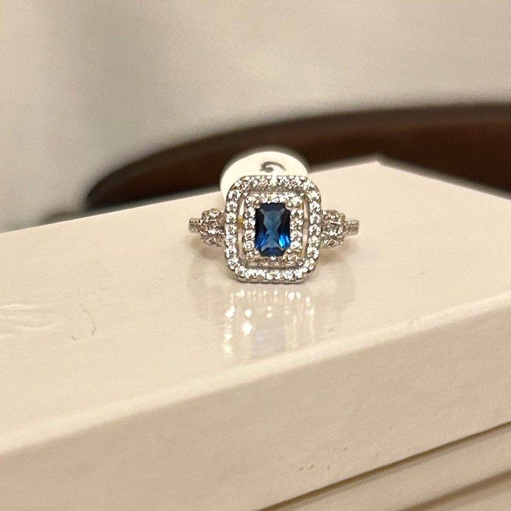 Vintage Size 6.25 Blue Sapphire CZ & Diamond CZ Gemstone Ring w/Silver Tone Band